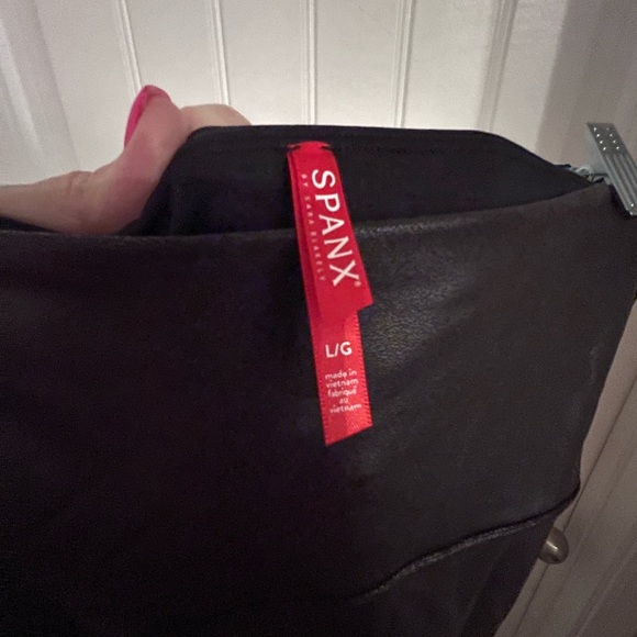 NWOT Spanx faux leather leggings. Size Large - Picture 6 of 6